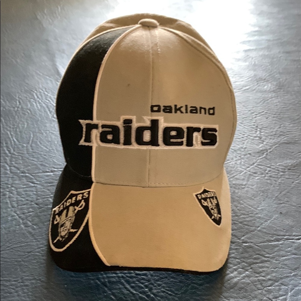 Reebok Beige Cap with Black Details